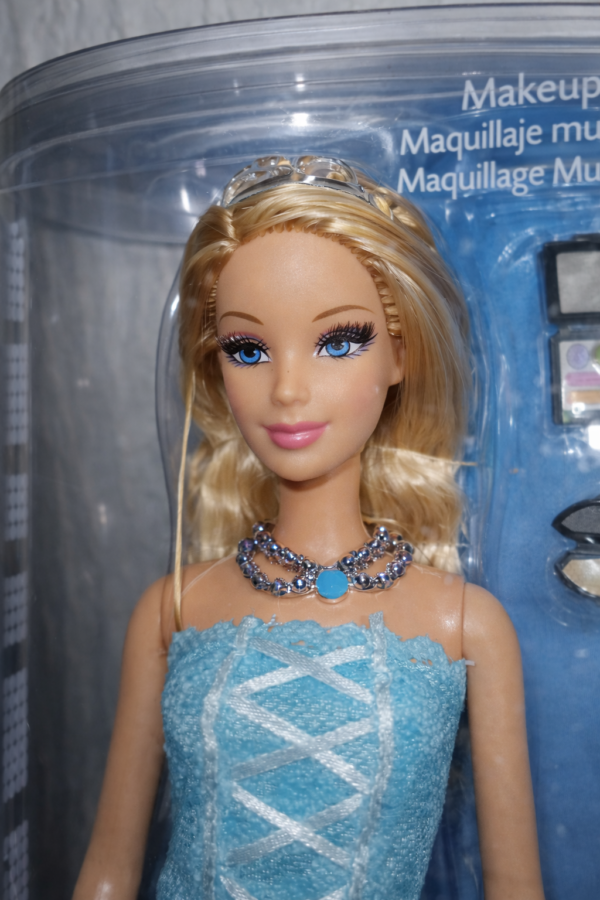 Barbie Muñeca Fashion Fever Makeup Chic