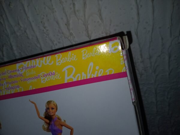 Barbie Yo Puedo ser con 4 atuendos profesionales: bailarina, estrella de rock, modelo y estrella de cine