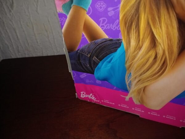 Barbie Yo Puedo ser con 4 atuendos profesionales: bailarina, estrella de rock, modelo y estrella de cine