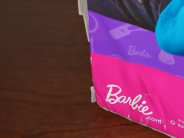 Barbie Yo Puedo ser con 4 atuendos profesionales: bailarina, estrella de rock, modelo y estrella de cine