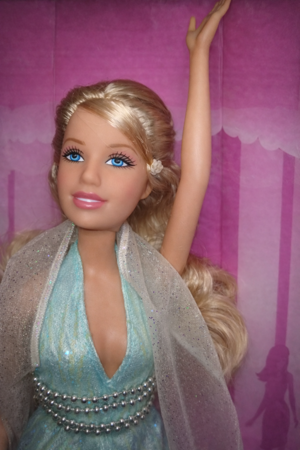 Barbie Fashion Fever Muñeca Vestido Azul